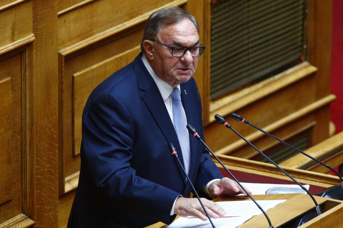 Νέα Δημοκρατία σε αποσύνθεση: Καταιγίδα αποχωρήσεων πριν καν ξεκινήσει η προανακριτική για Τριαντόπουλο