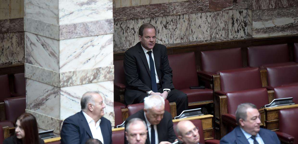 Αυτή είναι η «πρόταση-παρωδία» προανακριτικής της ΝΔ για τον Καραμανλή