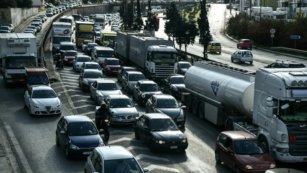Καραμπόλα στον Κηφισό με έναν τραυματία – Χάος και αυξημένη κίνηση στην κάθοδο προς Πειραιά