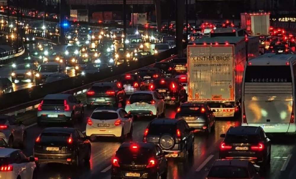 Περιφερειακός Θεσσαλονίκης: Καραμπόλα χωρίς τραυματισμούς, αλλά με σοβαρά προβλήματα κυκλοφορίας