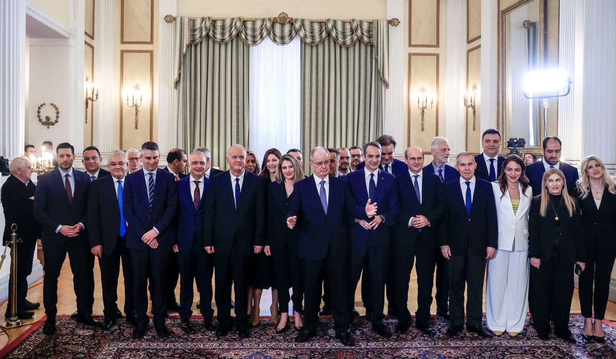 Ο Κυβερνητικός Ανασχηματισμός Δεν Πείθει Κανέναν – Στην Πρίζα Επτά Υφυπουργοί για Σκάνδαλα