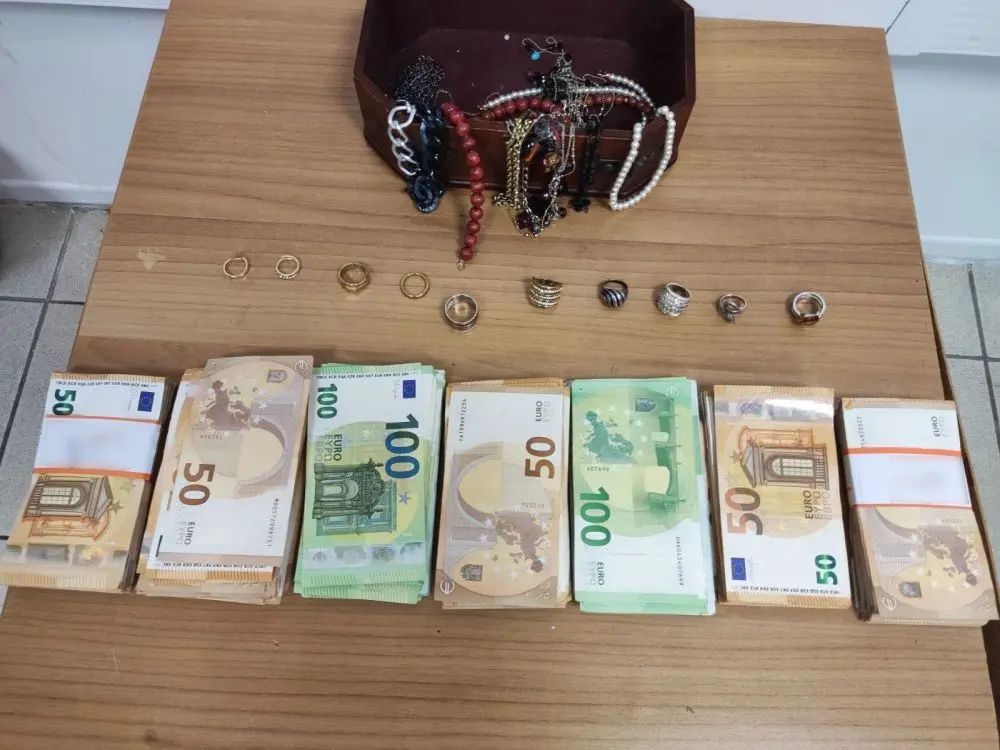 Οικιακή βοηθός έκανε “χρυσές” αγορές με τα 130.000 ευρώ που έκλεψε από ηλικιωμένη – Αυτοκίνητο και σκούτερ η λεία της