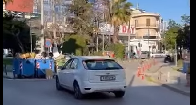 Χαλάνδρι: Αδιανόητο παρκάρισμα στη μέση του δρόμου – Μποτιλιάρισμα και αγανάκτηση!