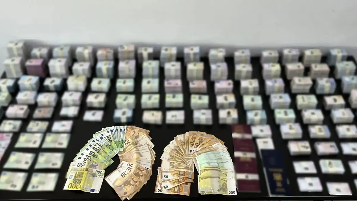 Αττική: Ξεδοντιάστηκε Μεγάλο Κύκλωμα Διακίνησης Λαθρομεταναστών και Πλαστογραφίας – Λεία Άνω των 3 Εκατ. Ευρώ