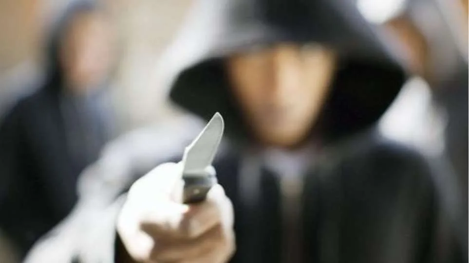 Σοκ σε σχολείο της Αίγινας: Μαθήτρια έβγαλε μαχαίρι μετά το τέλος των μαθημάτων