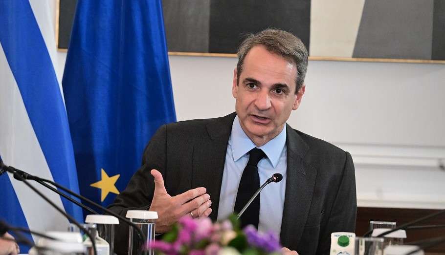 O Mητσοτάκης ανακοίνωσε αύξηση του κατώτατου στα 880 ευρώ μεικτά αλλά δεν είπε λέξη για την φορολογία