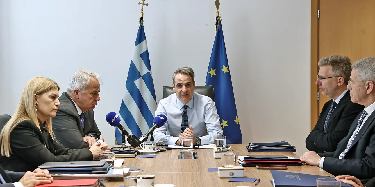 Ο Μητσοτάκης θέλει να αντικαταστήσει τους Έλληνες εργαζομένους με «νόμιμους» μετανάστες