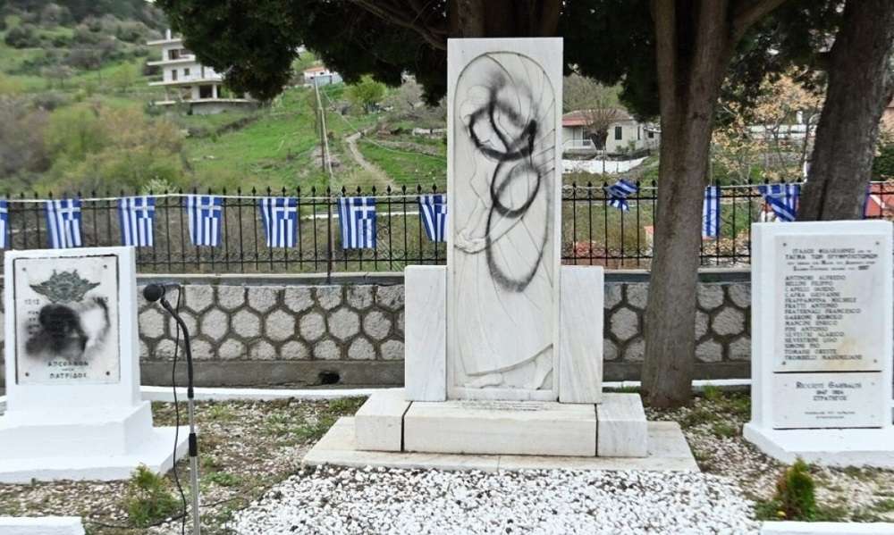 Βανδαλισμοί στο Μνημείο Ηρώων Δομοκού – Φθορές λίγο πριν τις επετειακές εκδηλώσεις της 25ης Μαρτίου
