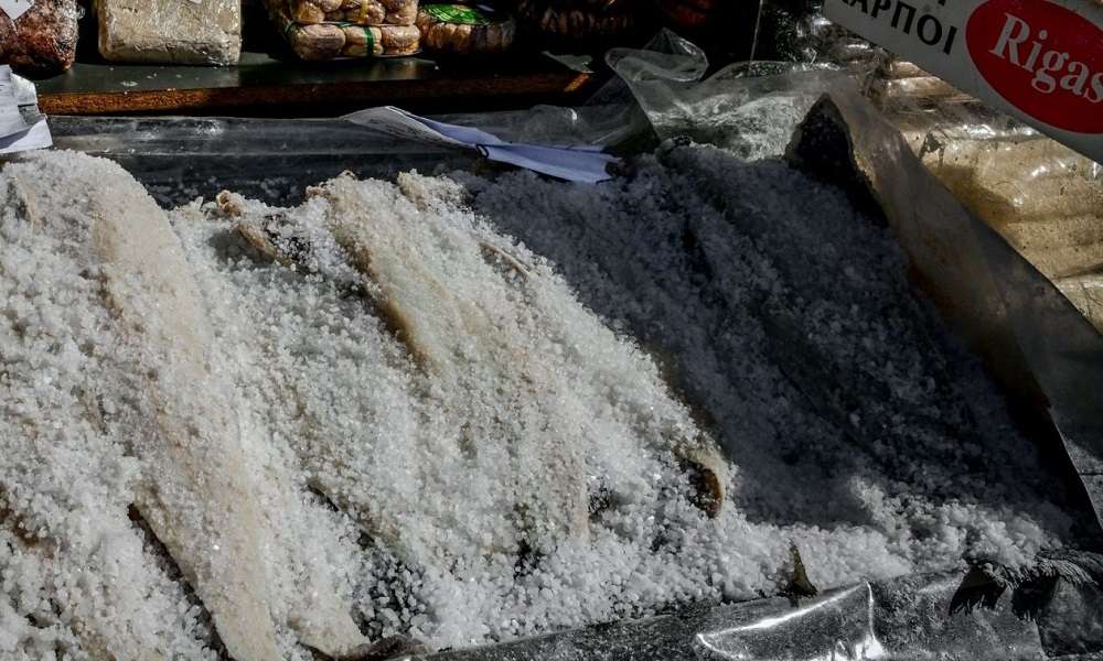 Θερίζει η ακρίβεια – Πολύ «αλμυρός» ο μπακαλιάρος για το τραπέζι της 25ης Μαρτίου