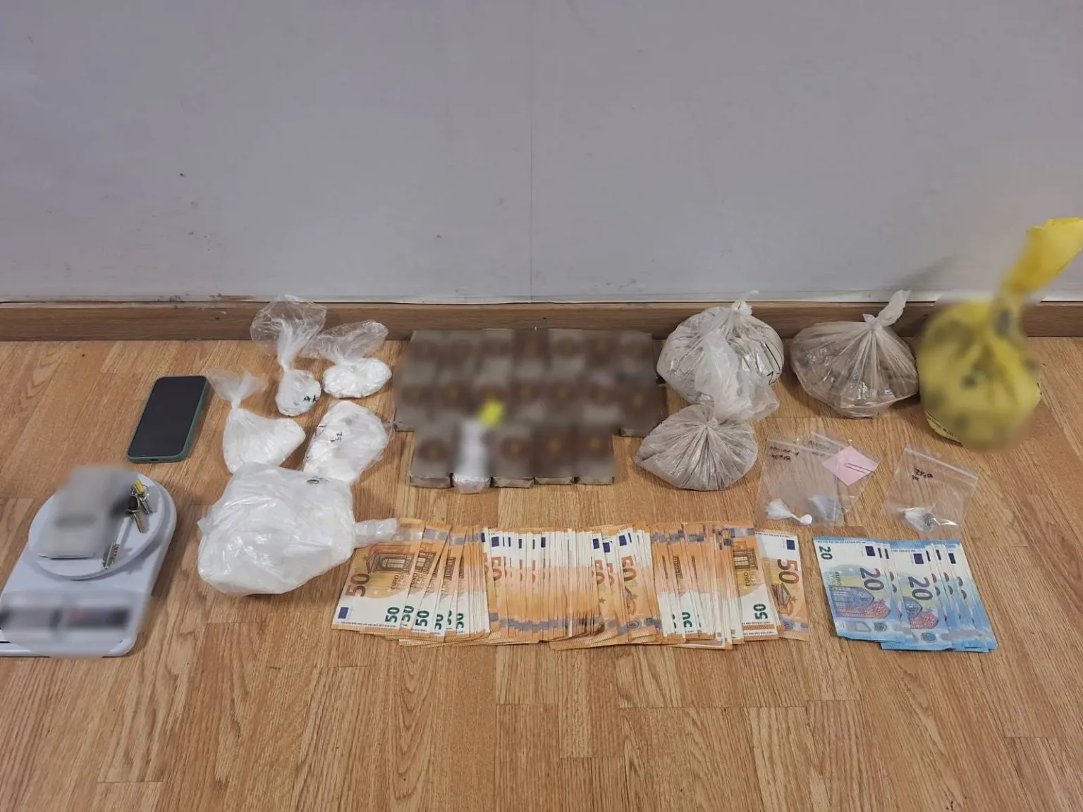 Στα Χέρια της Αστυνομίας Διακινητής-Φάντασμα – Είχε Μετατρέψει το Σπίτι του σε «Mini Μάρκετ» Ουσιών