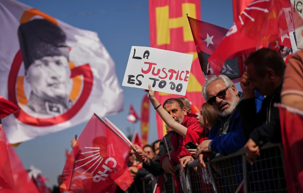 Νέα μαζική διαδήλωση για τη σύλληψη Ιμάμογλου στην Κωνσταντινούπολη