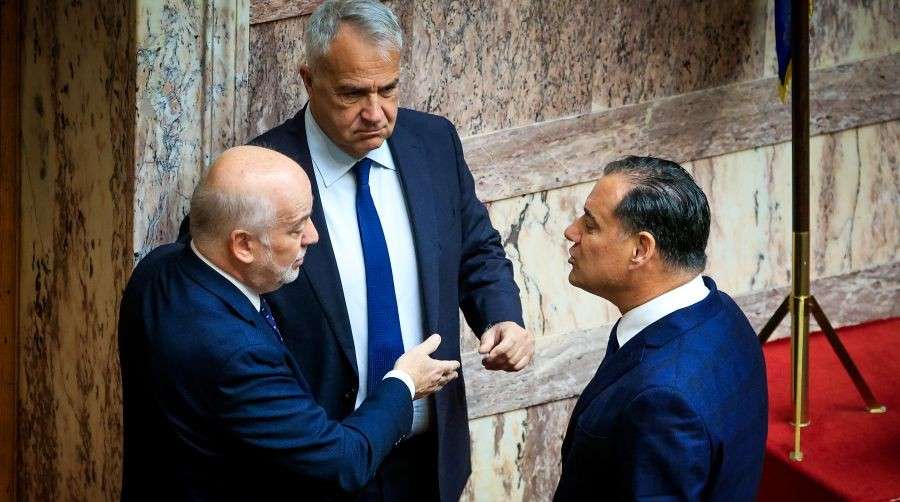 «Ξεχειλίζει το Θράσος» – Ούτε τα προσχήματα δεν κρατάνε οι Υπουργοί του Μητσοτάκη – Δείτε τα χάλια τους στη Βουλή