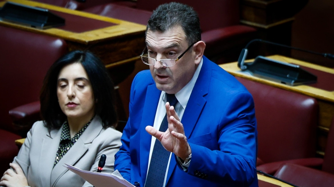 Βουλευτής της «Νίκης» σε «κατάσταση αμόκ» στην Εθνική Πινακοθήκη – Έσπασε τζάμια και άρπαξε εικόνες