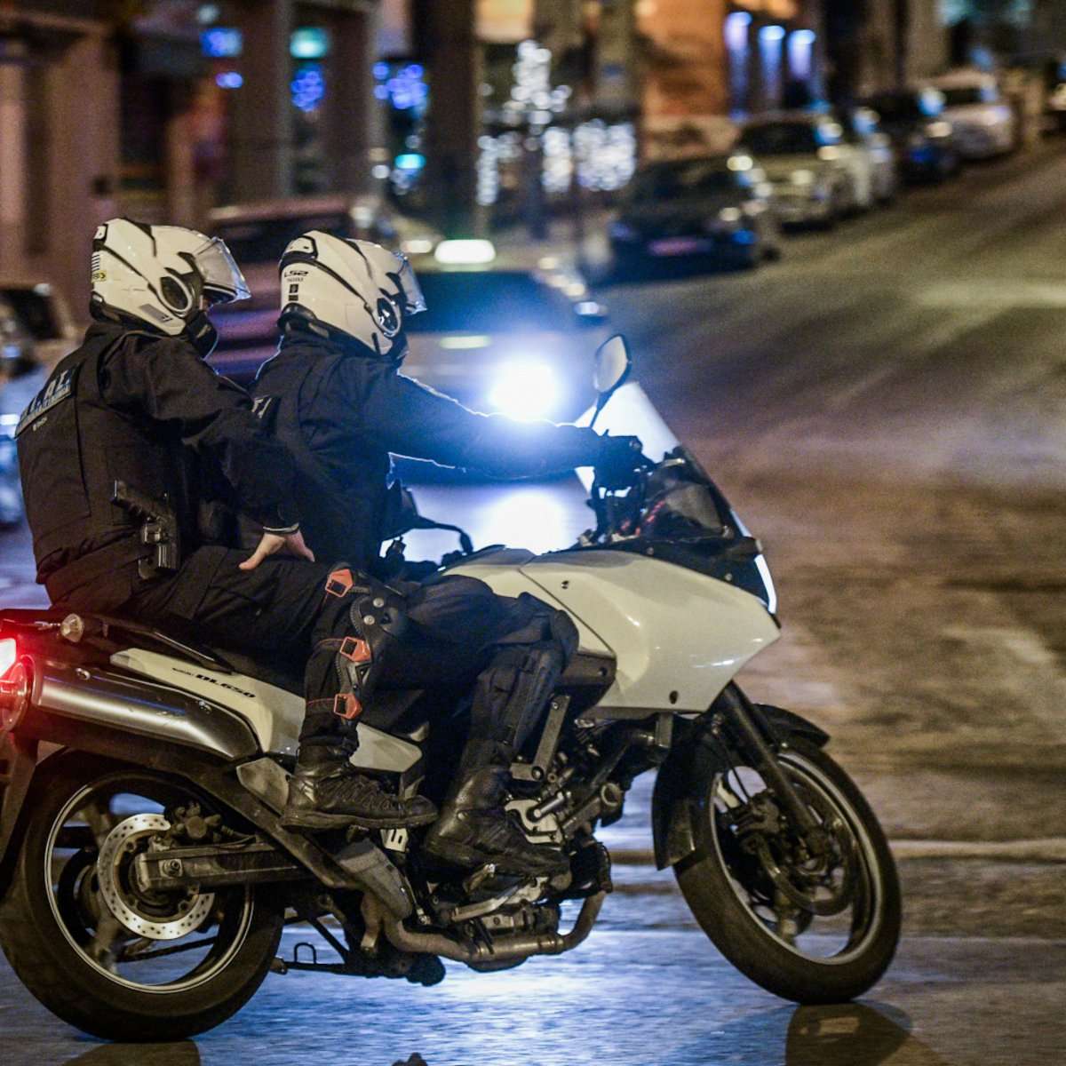 Αιγάλεω: Ανήλικοι εμβόλισαν μηχανή της ομάδας ΔΙΑΣ