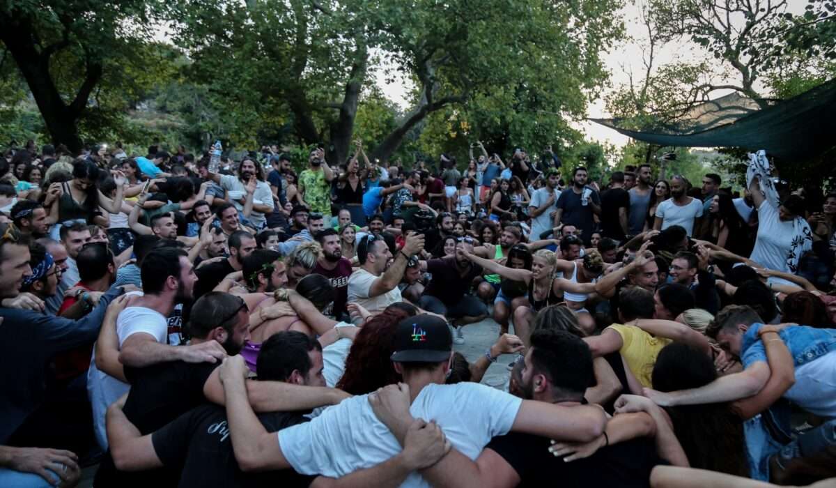 «Ωρολογιακή βόμβα» τα πανηγύρια στην Ελλάδα – Συναγερμός μετά την φονική τραγωδία στα Σκόπια