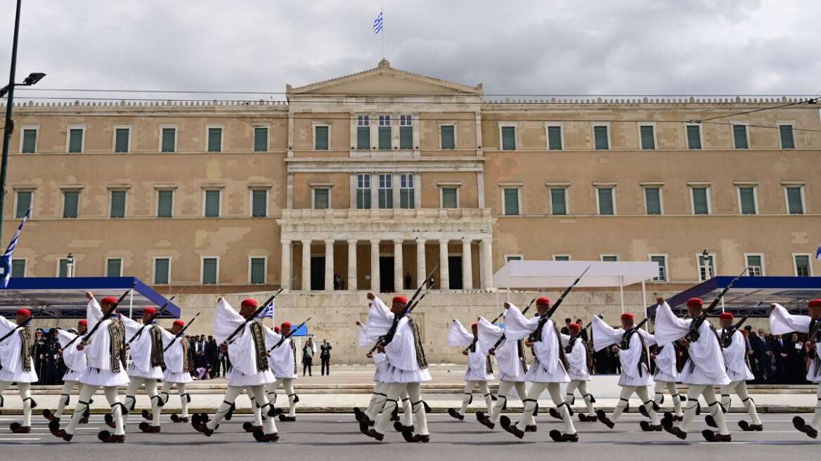 25η Μαρτίου στην Αθήνα: Όλα Όσα Πρέπει να Ξέρετε για Παρελάσεις και Κυκλοφοριακές Ρυθμίσεις