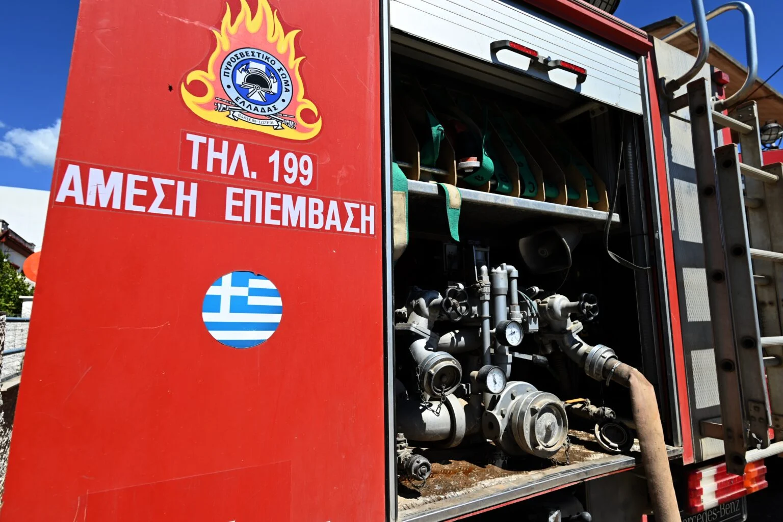 Φωτιά μικρής έκτασης απειλεί περιοχή στη Καλαμάτα