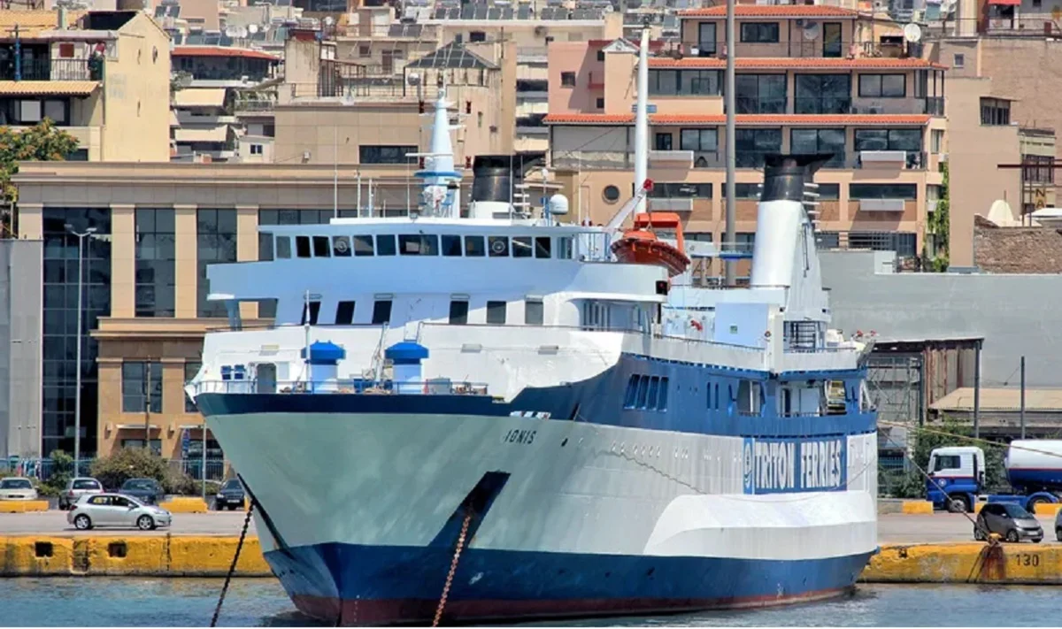 Λιμάνι Λαυρίου: Μηχανική βλάβη σε πλοίο