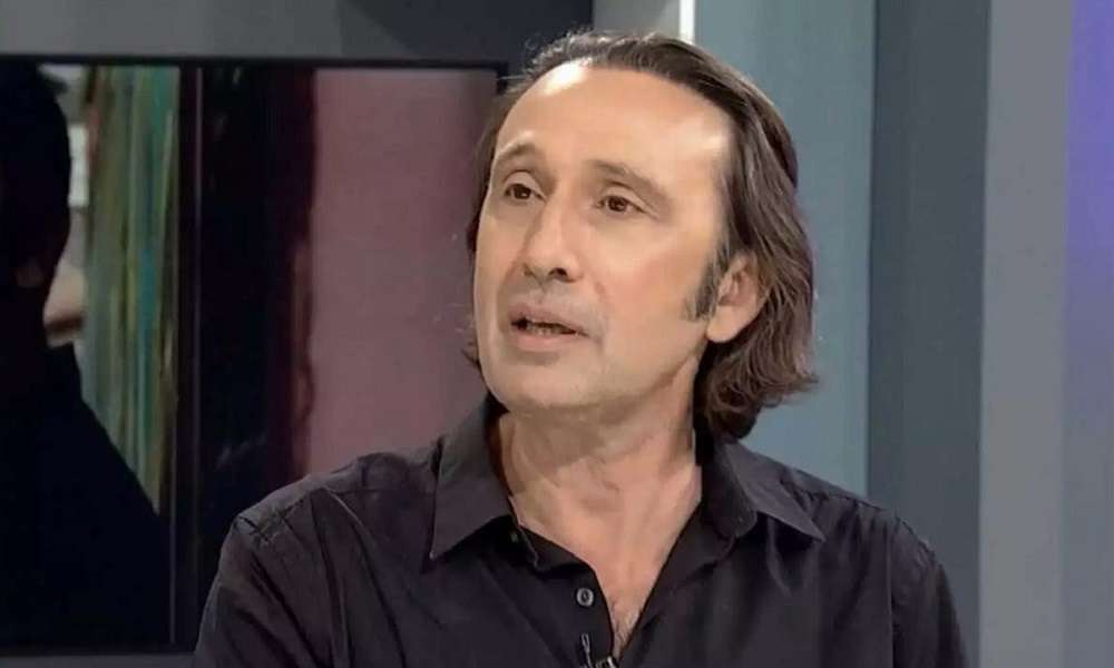 Ρ.Χαραλαμπίδης: «Θα ήθελα να ευχαριστήσω τους άντρες που με σώσανε, παίρνοντάς μου τις γυναίκες»
