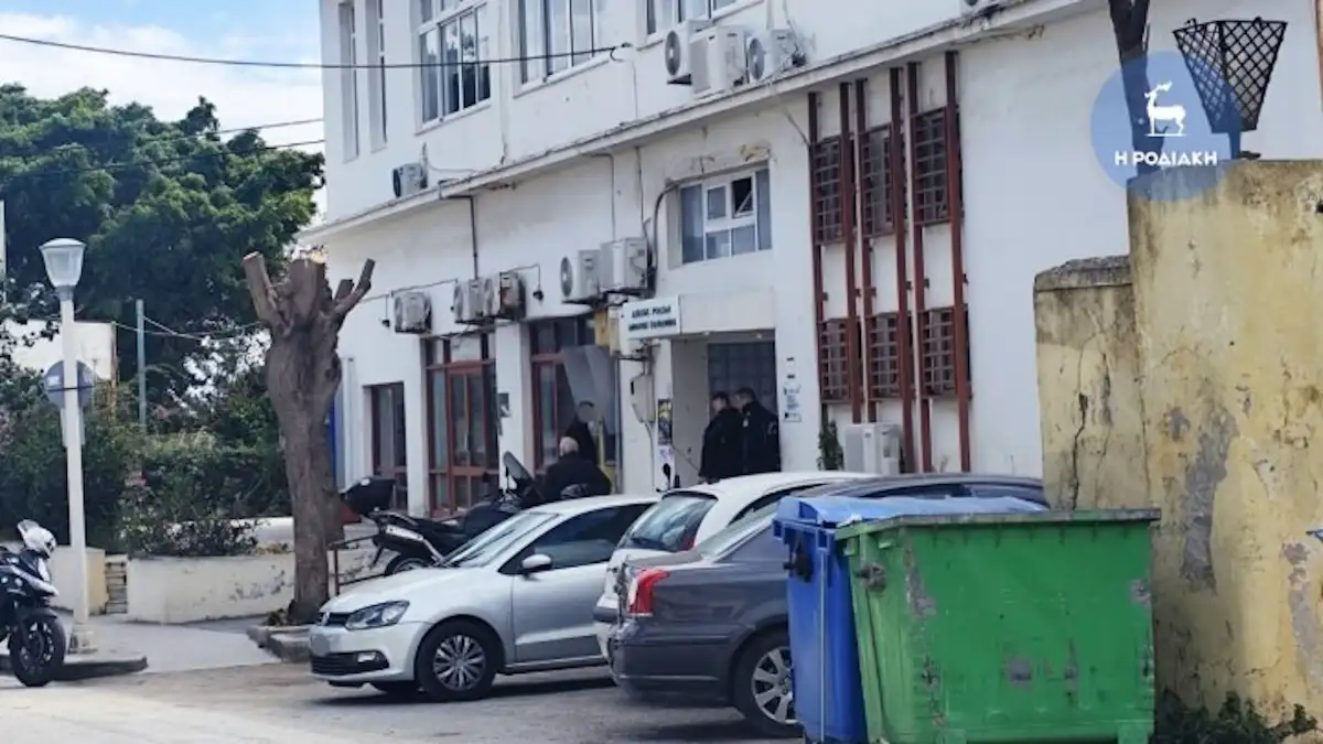 Αναβρασμός στη Ρόδο: Σε εξέλιξη έρευνες της ΕΛ.ΑΣ μετά την έφοδο στην πολεοδομία – Τι δηλώνουν οι αρχές