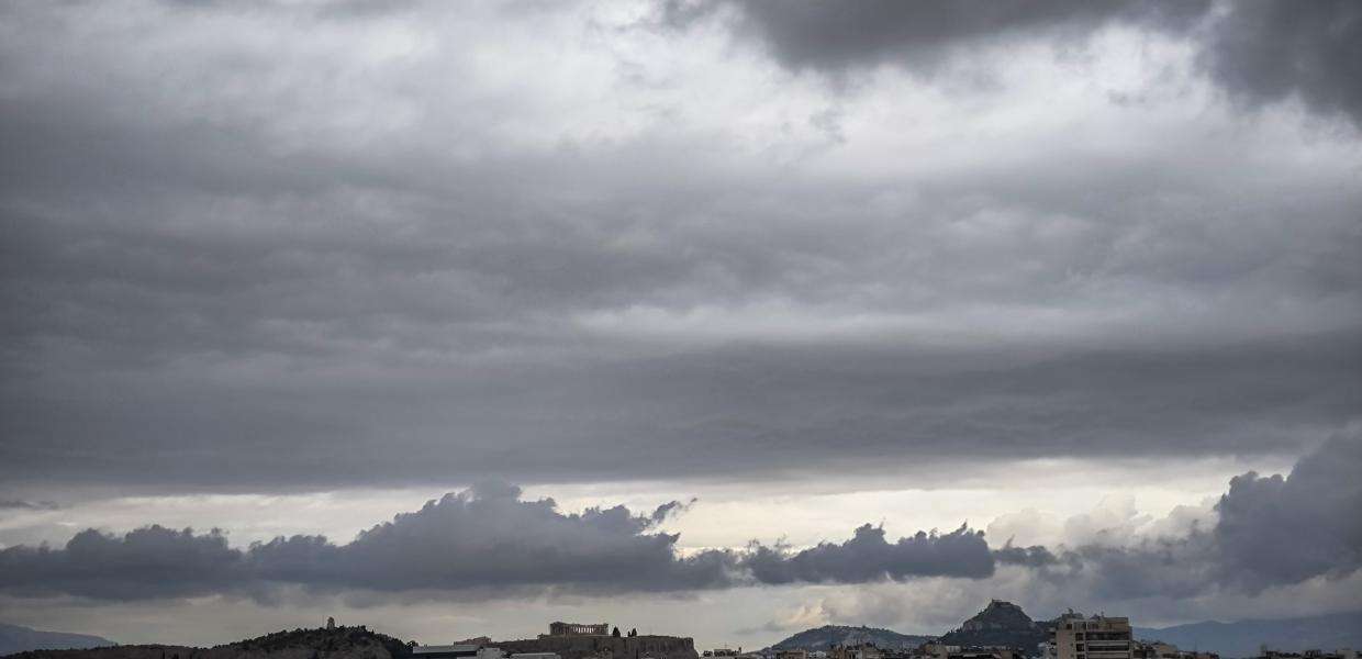Αγριεύει ο καιρός σήμερα:  Ισχυρές καταιγίδες, λίγα χιόνια στα ορεινά και αφρικανική σκόνη – Πού θα «χτυπήσουν» τα φαινόμενα