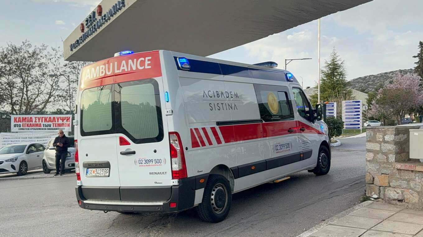 Αεροσκάφος της Πολεμικής Αεροπορίας μετέφερε άλλους τέσσερις εγκαυματίες από τα Σκόπια στην Αθήνα