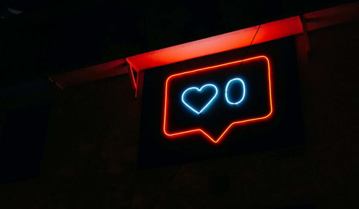 Social Media: Η «Επιδημία Μοναξιάς» που Χτυπά τα Παιδιά – Τι μπορεί να γίνει