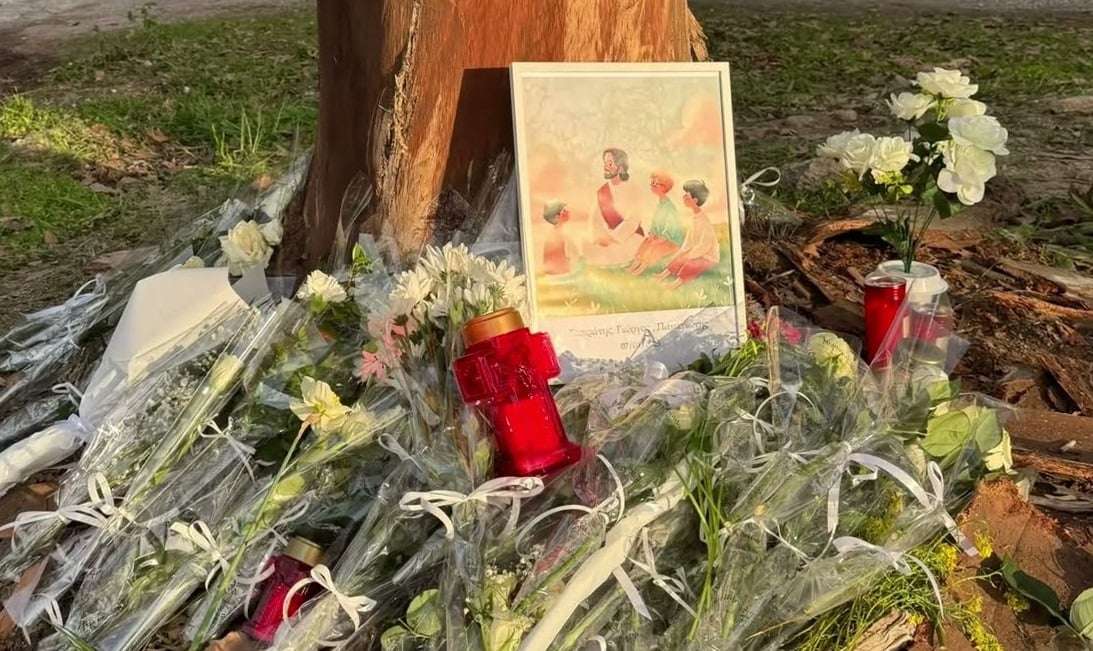 Σπάρτη: Ράγισαν καρδιές στις κηδείες των νεαρών φίλων – Θρήνος και ανείπωτος πόνος