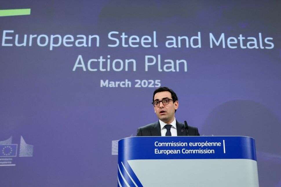 Η ΕΕ προτείνει περικοπή των εισαγωγών χάλυβα κατά 15% σε απάντηση των δασμών Τραμπ