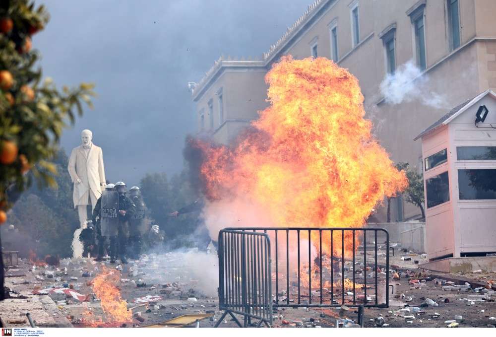 Συλλαλητήριο για Τέμπη: Ζημιές στον αρχαιολογικό χώρο του Ολυμπίου Διός προκάλεσαν κουκουλοφόροι
