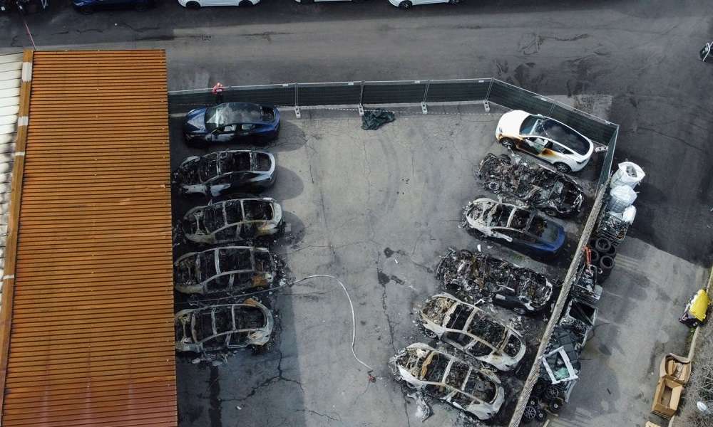 Φωτιά σε αντιπροσωπεία της Tesla στη Ρώμη – Για τρομοκρατική ενέργεια μιλά ο Ίλον Μασκ