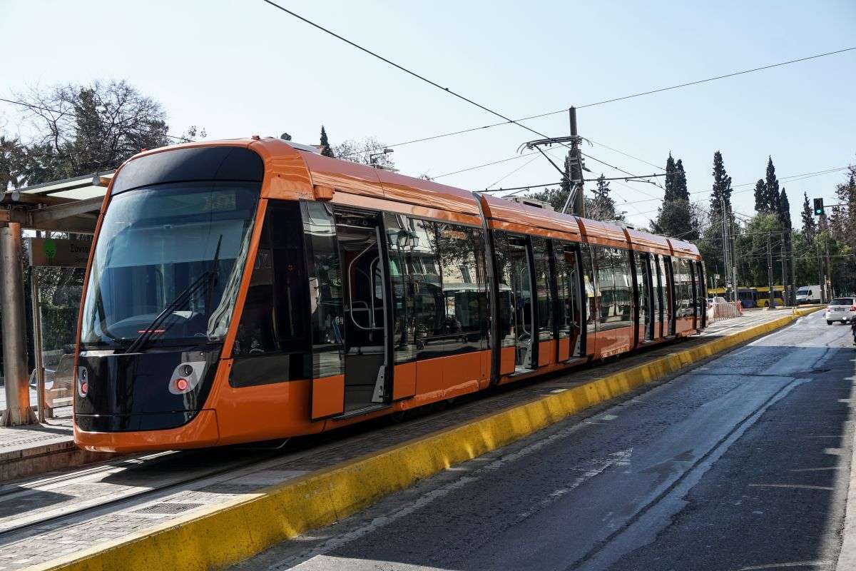 Το Τραμ επέστρεψε στο Σύνταγμα – Aναπλάσεις κ’… πασαλείμματα!