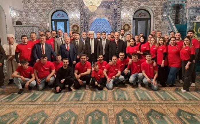Με Μια «Περίεργη» Ανοχή της Κυβέρνησης Μητσοτάκη, οι Τούρκοι Αλωνίζουν Ανεμπόδιστοι – Μοίρασαν Γεύματα με Λογότυπο Νομαρχίας Ανδριανούπολης στη Ροδόπη
