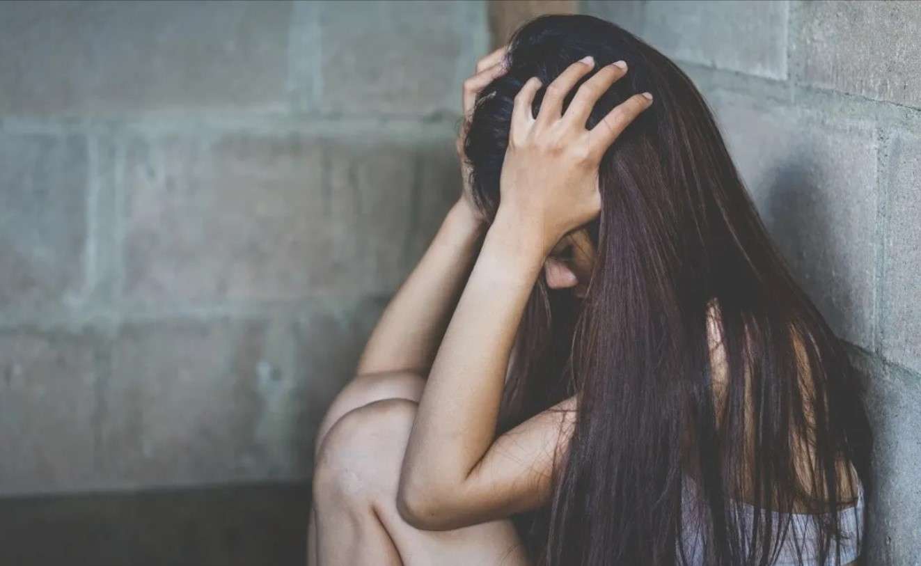 Νέο Περιστατικό Βίας Μεταξύ Ανηλίκων – 15χρονη Ξυλοκοπήθηκε Άγρια από Πέντε Μαθήτριες