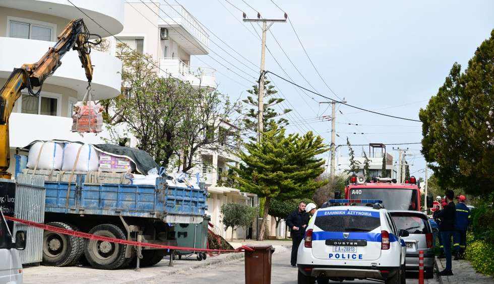 Βούλα: Τραγωδία με 28χρονο χειριστή γερανού – “Λάθος χειρισμός” ο λόγος για την ηλεκτροπληξία που του στοίχισε τη ζωή