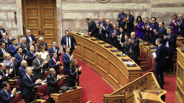 Ο παρά φύσιν βίος της κυβέρνησης: Η πολιτική κρίση στο προσκήνιο