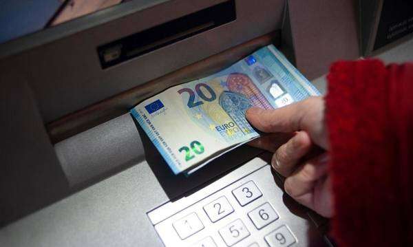 Πάτρα: Επιτήδειοι οδήγησαν ηλικιωμένη σε ΑΤΜ και της απέσπασαν 900 ευρώ