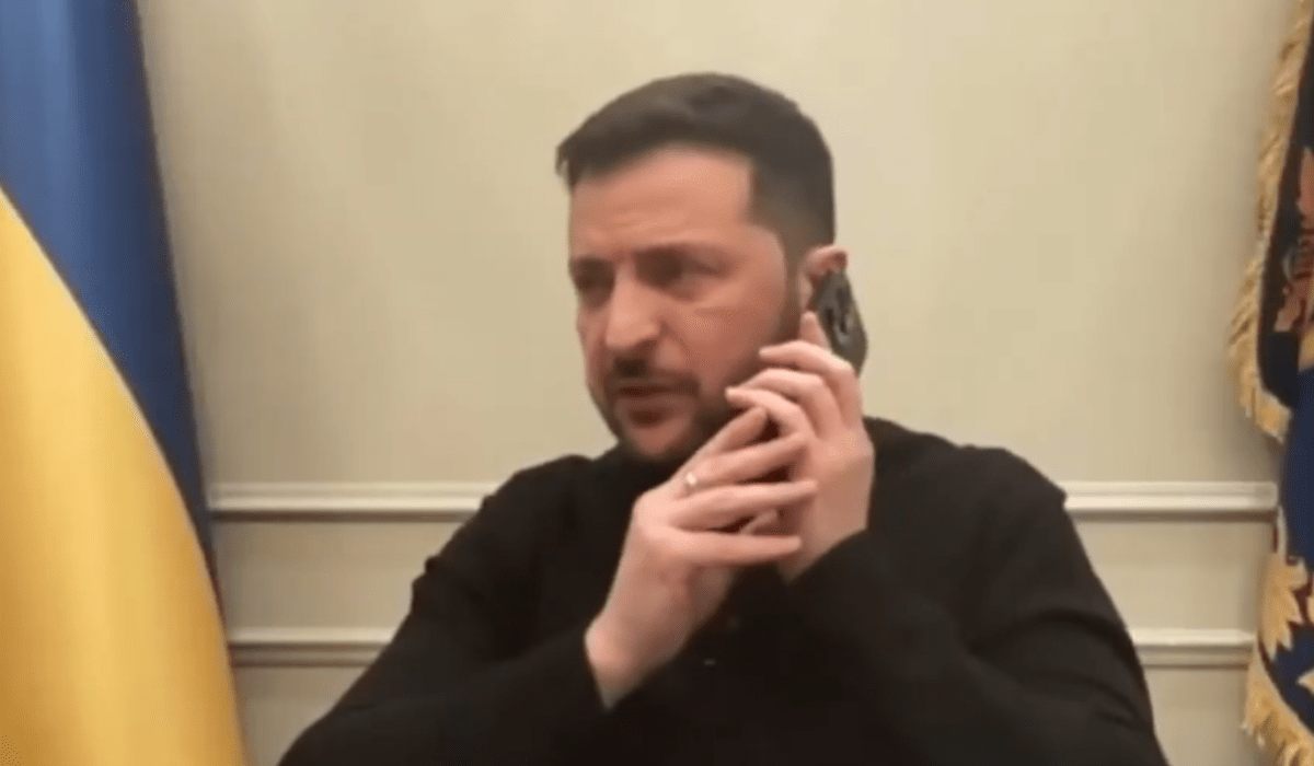 Ο Ζελένσκι Κλείνει το Τηλέφωνο στον Μακρόν: «Δεν Μπορώ Τώρα, Θα Σε Πάρω Αργότερα
