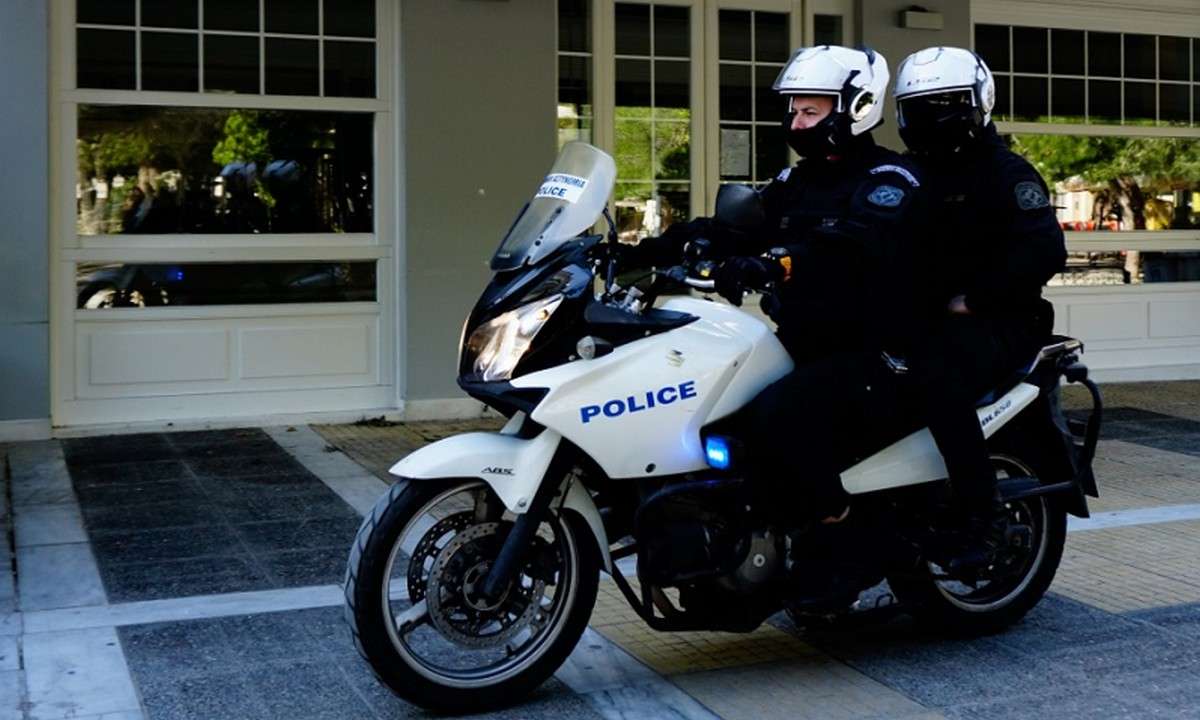 Στα ίχνη εγκληματικής οργάνωσης που συνδέεται με λαθρεμπόριο τσιγάρων η ΕΛ.ΑΣ. – Ερευνούν αν συνδέονται με τις δολοφονίες μελών της Greek Mafia