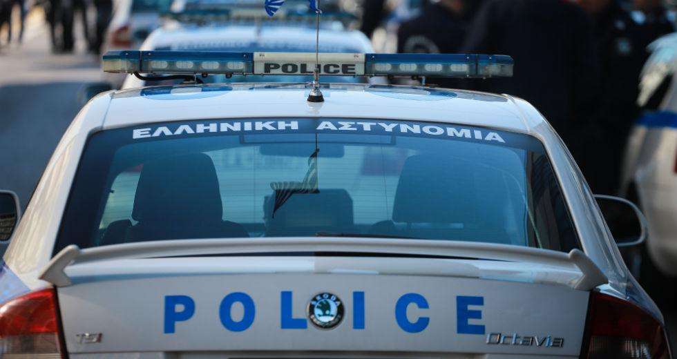 Δανή τουρίστρια κατέβασε την ελληνική σημαία στη Ρόδο – Καταδίκη σε 9 μήνες φυλάκιση με αναστολή