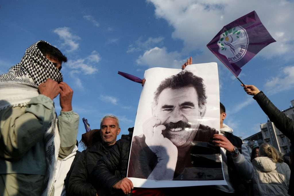 Κούρδοι: Το PKK λέει πως είναι «αδύνατο» στην παρούσα κατάσταση να αποφανθεί για τη διάλυσή του μετά την έκκληση Οτσαλάν