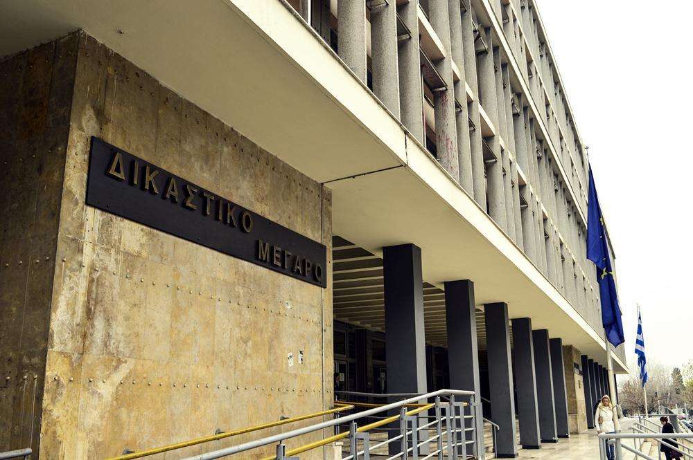 Θεσσαλονίκη: Ελεύθερος ο 14χρονος που συνελήφθη με βόμβα μολότοφ – “Τη βρήκα τυχαία” είπε