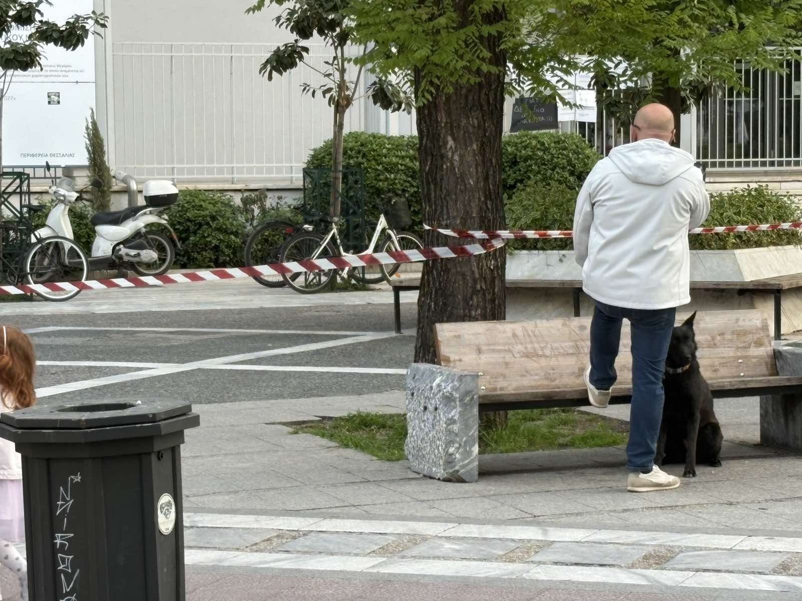 ΣΥΝΑΓΕΡΜΟΣ ΓΙΑ ΥΠΟΠΤΟ OXHMA έξω από τα Δικαστήρια στη Λάρισα