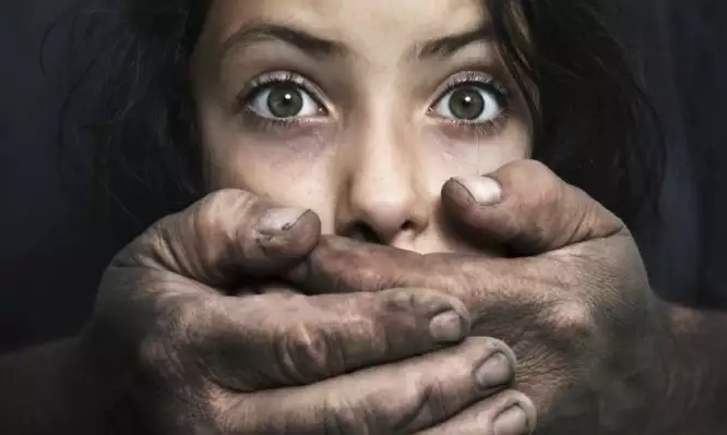 ΣΟΚ – Καθηγητής Θρησκευτικών ασελγούσε σε 15χρονη μαθήτρια