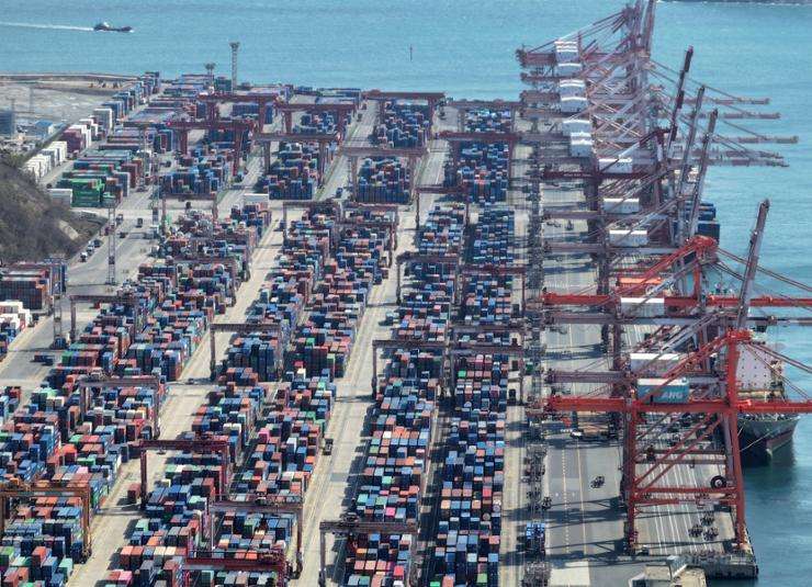 Οι δασμοί των ΗΠΑ και η υποτονική παραγωγή τροφοδοτούν κινδύνους για την κορεατική οικονομία