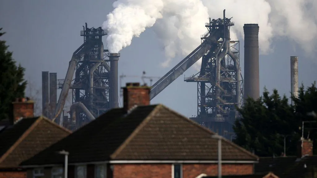 Γιατί η British Steel αντιμετωπίζει προβλήματα και σε ποιον ανήκει;