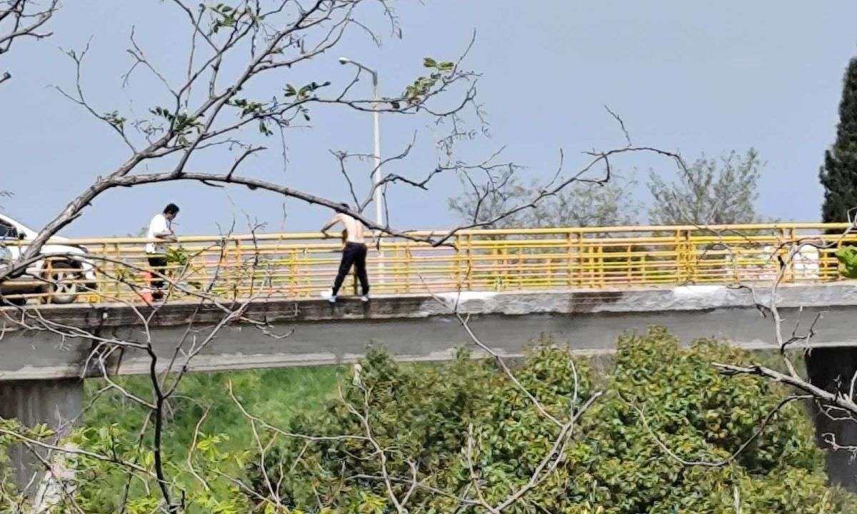 ΘΡΙΛΕΡ στο Κιλκίς: Άνδρας απειλεί να πέσει από γέφυρα – Στο σημείο διαπραγματευτής της ΕΛ.ΑΣ.
