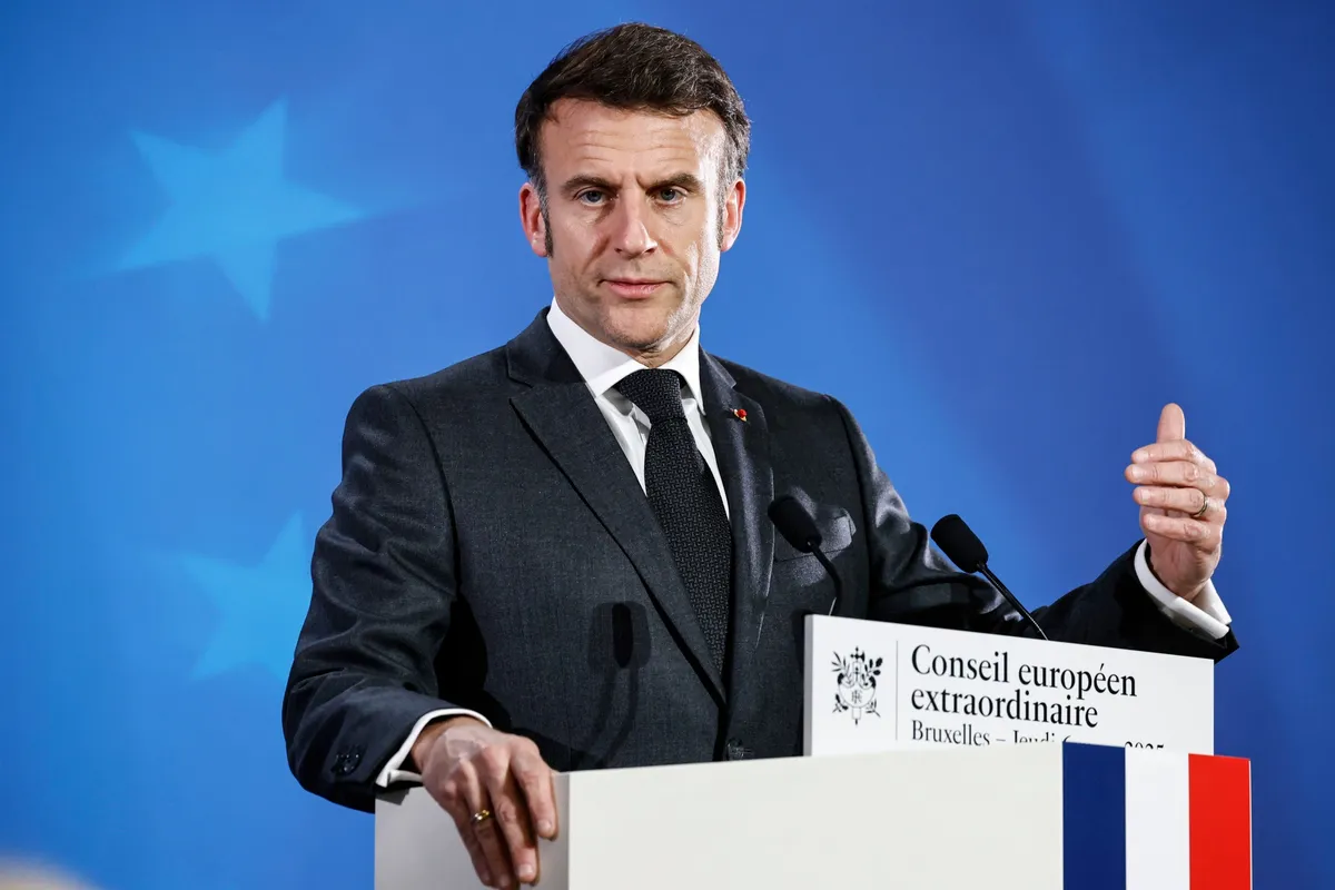Ο Μακρόν προσπαθεί να προσελκύσει ερευνητές στη Γαλλία για να τα βάλει με τις ΗΠΑ