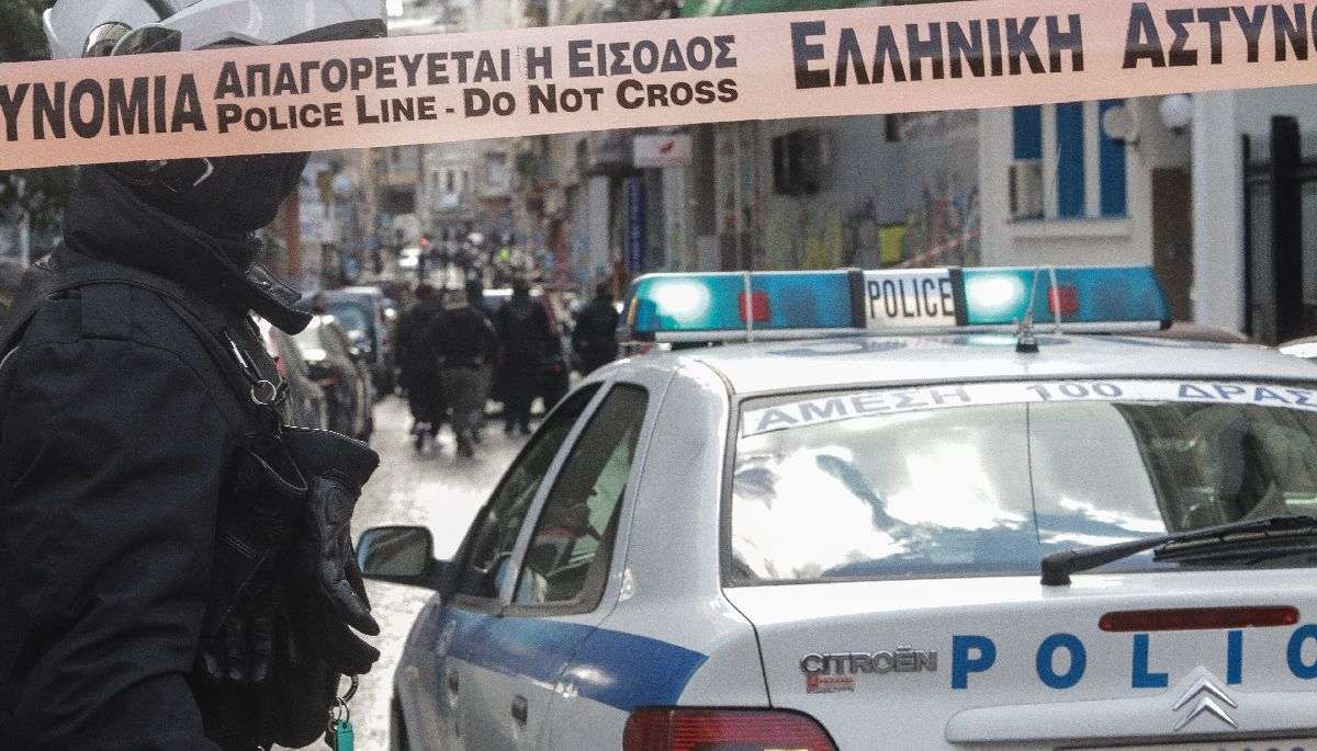ΤΡΟΜΟΣ ΣΤΗΝ ΑΙΤΩΛΟΑΚΑΡΝΑΝΙΑ: ΕΝΟΠΛΟΙ “ΜΠΟΥΚΑΡΑΝ” σε Τράπεζα, ΚΡΑΤΗΣΑΝ ΟΜΗΡΟΥΣ και άρπαξαν 200.000 ευρώ