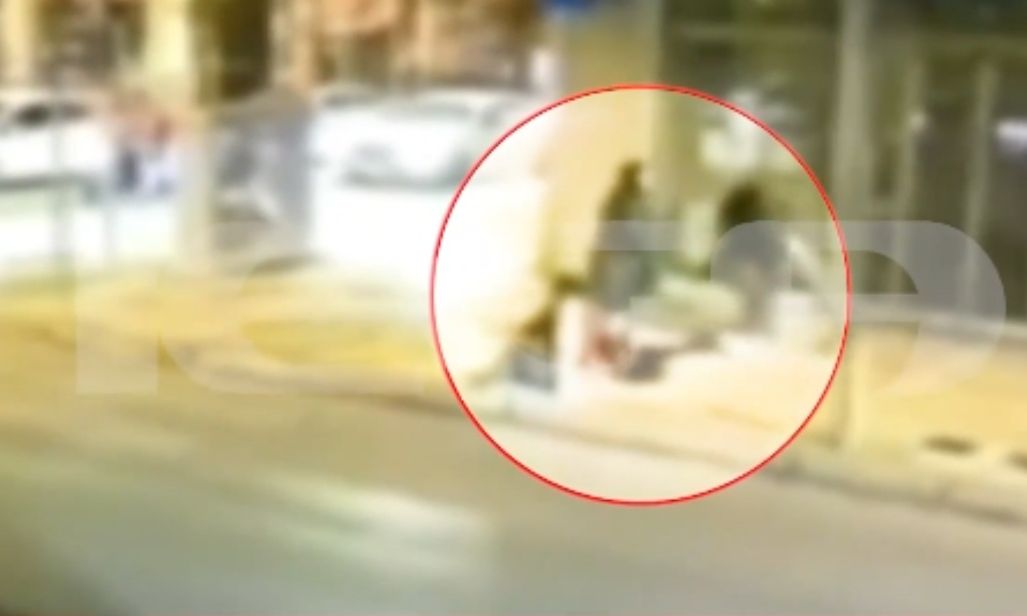 ΣΟΚ! Η στιγμή που 37χρονος Σύρος επιτίθεται σε 22χρονη στα Εξάρχεια – Προσπάθησε να τη βιάσει